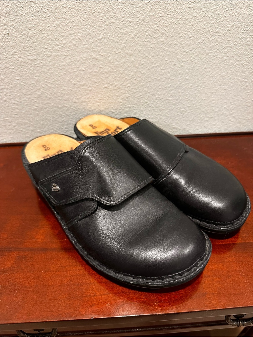 Finn comfort Aussie smooth black leather mules
